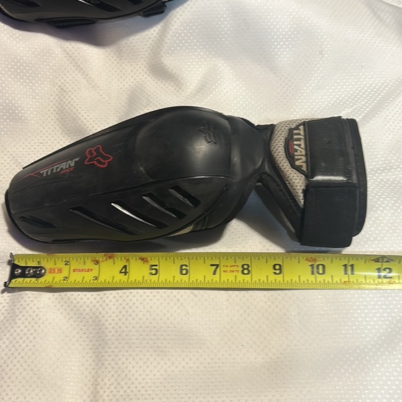 Fox Racing Elbow Protectors Titan Race S/M Motocross Dirt Bike Guards Protection - Picture 6 of 7